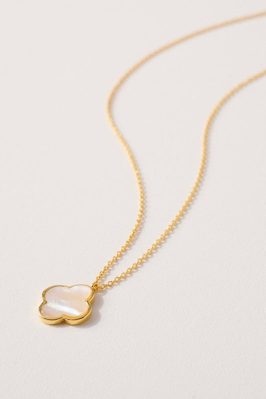 Clover Charm Short Necklace